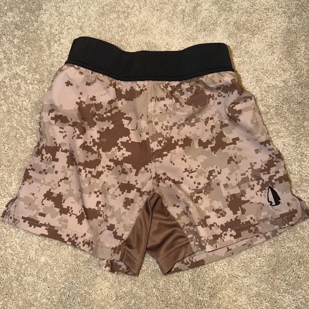 TacHuntFish boys shorts in size 12. AR01 pattern!